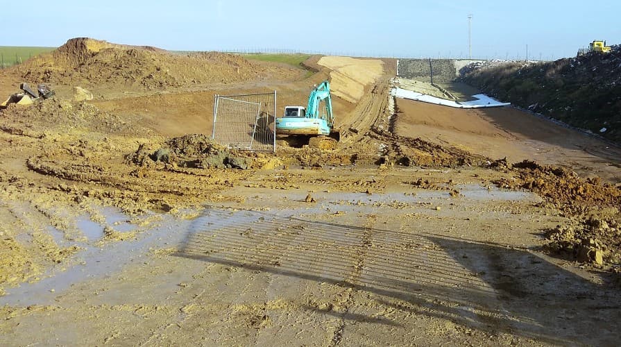 Georohože pomáhají chránit svahy na skládkách odpadů