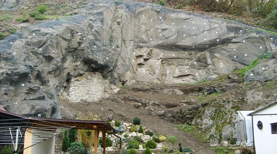 Geosítě na skalní svahy