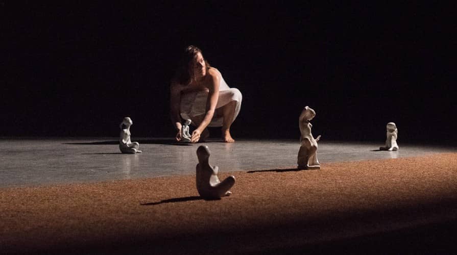 Kokosová rohož v divadelní inscenaci