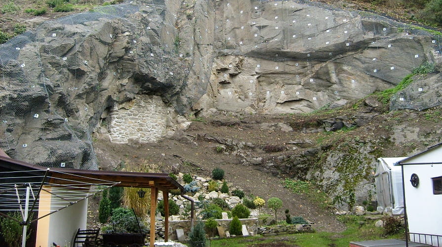 Síťování skalních svahů